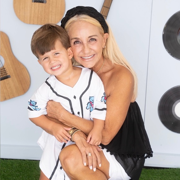 Meet your Posher, Carol - Picture 1 of 1